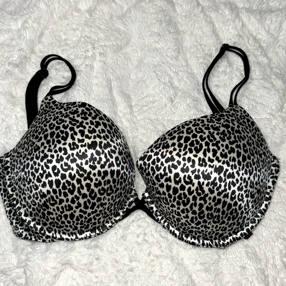 34DDD Victorias Secret very sexy push up bra in white cheetah prink